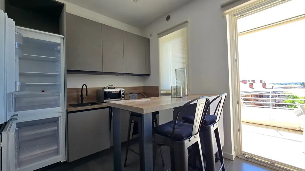 Cucina - Appartamento con terrazzo panoramico a Roma