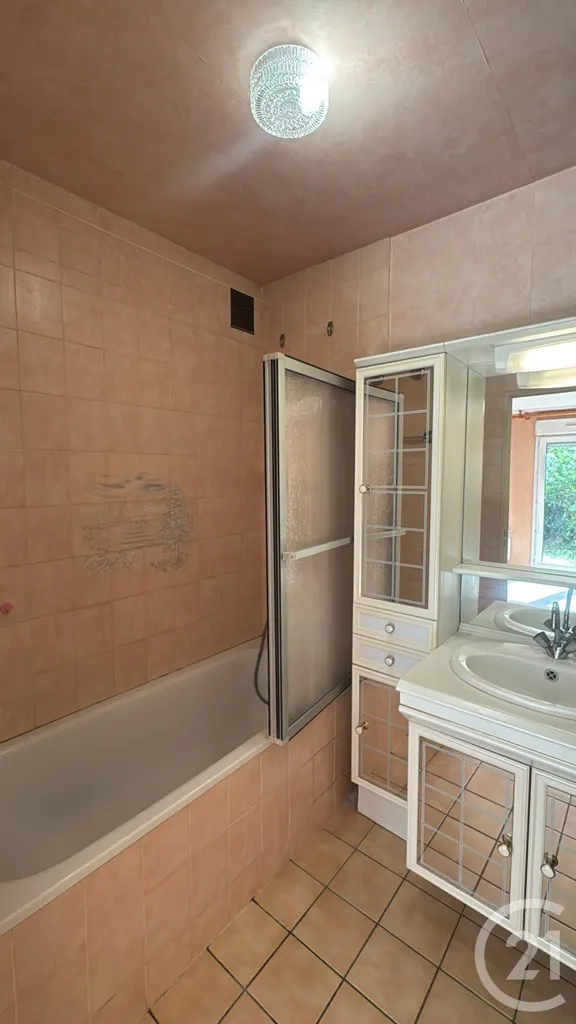 Vannitoad - 2-Bed Apartment with Private Garden in Arpajon