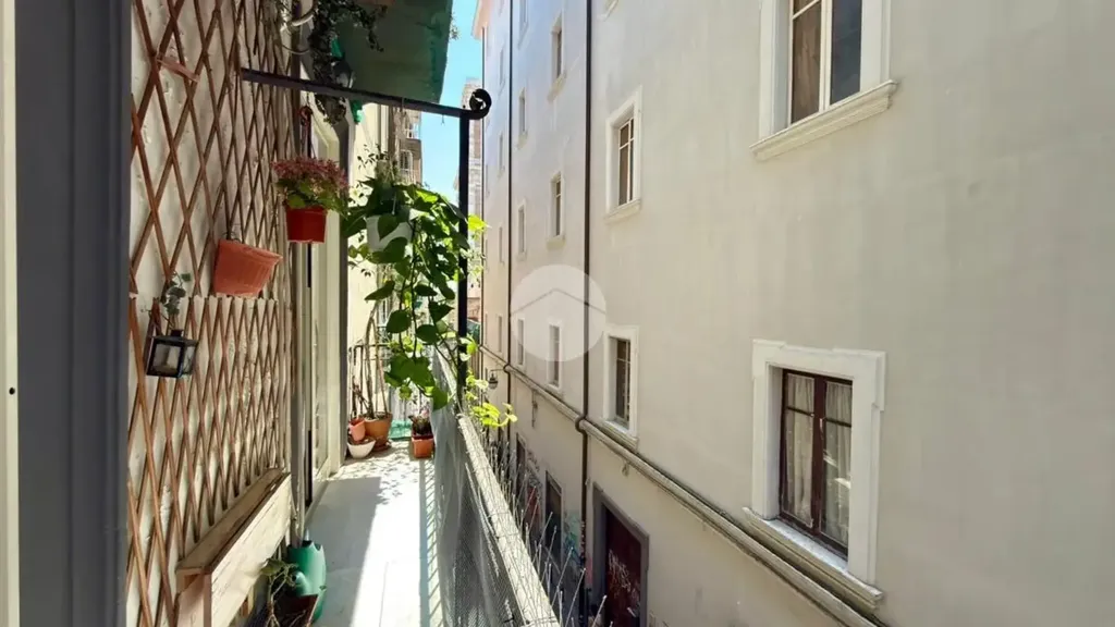 Balcone - Rearranged Apartment with Balcony in Naples