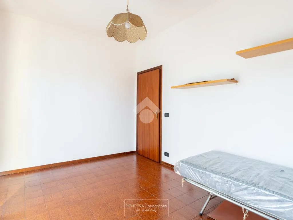 Chambres - Two-Level Attico with Terraces in Vignola
