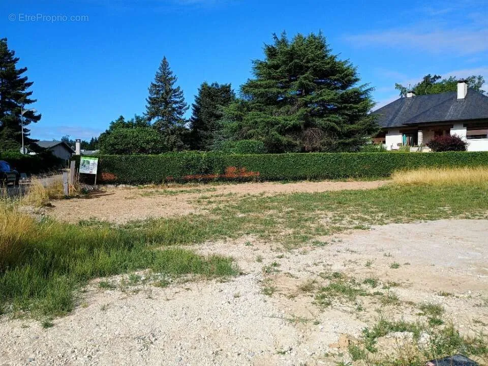 Aed - Buildable Plot with Garden in Annecy