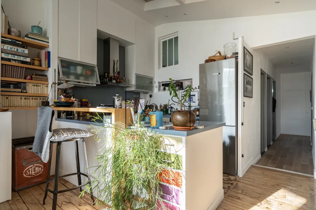 Cucina - Penthouse with Terrace Potential in 11th Arrondissement