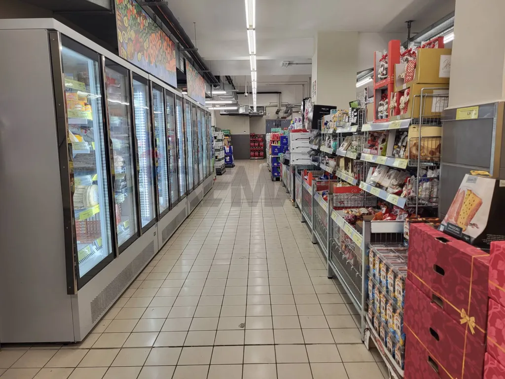 Pièces - Commercial Space near Villa Gordiani, Rome