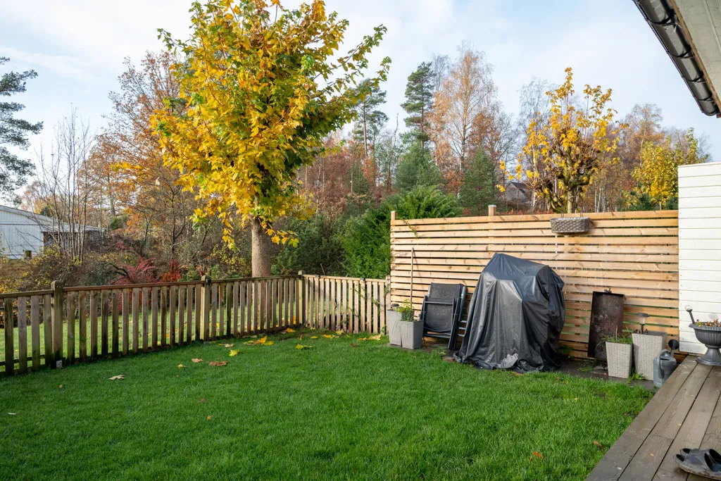Aed - Modern Terraced House with Garden in Borås