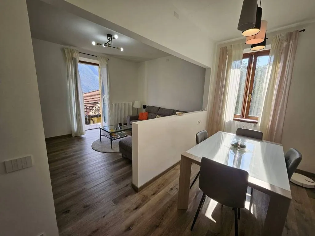 Salle à manger - Luxury Lake View Apartment in Moltrasio