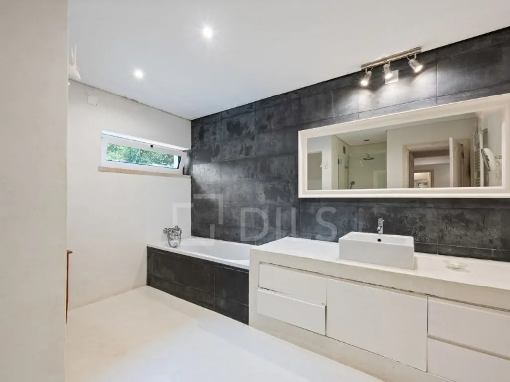 Salles de bain - Duplex Flat with Garden in Cascais Centre