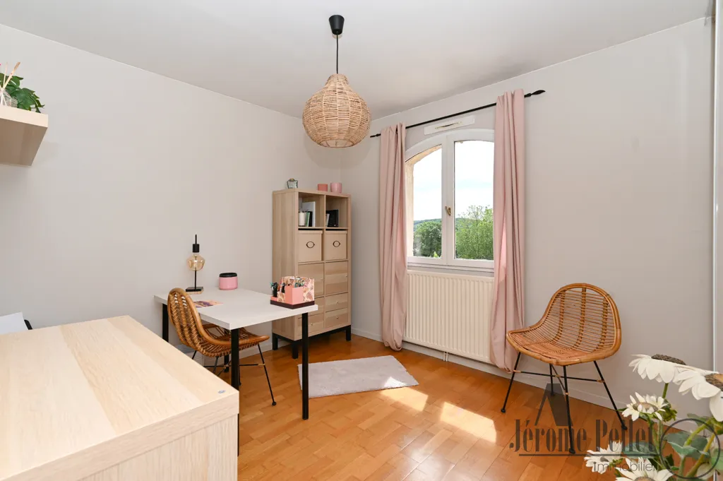 Kabinet - Semi-Basement House with Panoramic View in Communay
