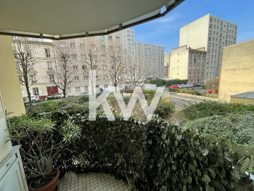 Rõdu - Spacious Apartment with Balcony in Vanves