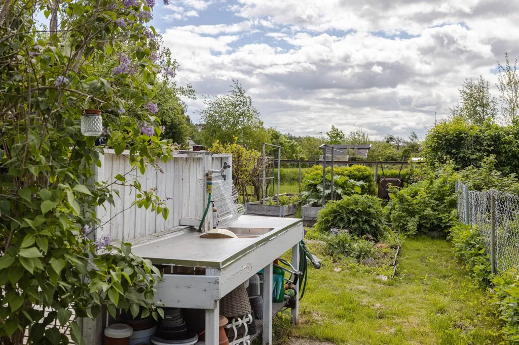 Aed - Cottage with Garden on Corner Plot in Allmänning