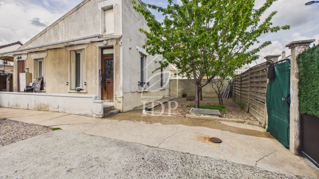 Aed - House with Garden and Outbuilding in Drancy Centre