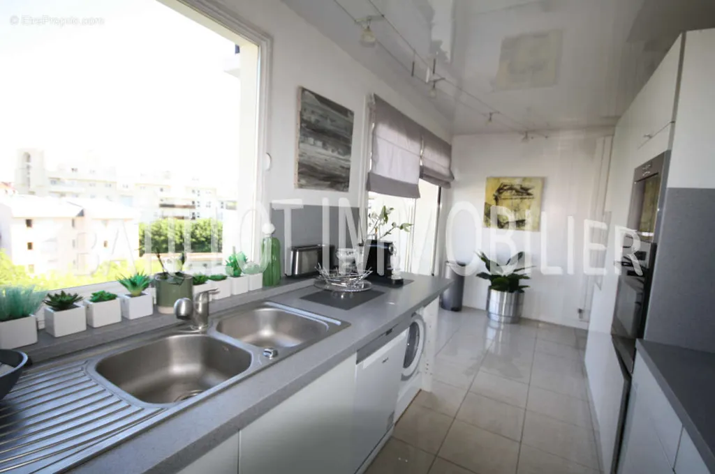 Cucina - Duplex Apartment with Terraces in Pasteur Clémenceau