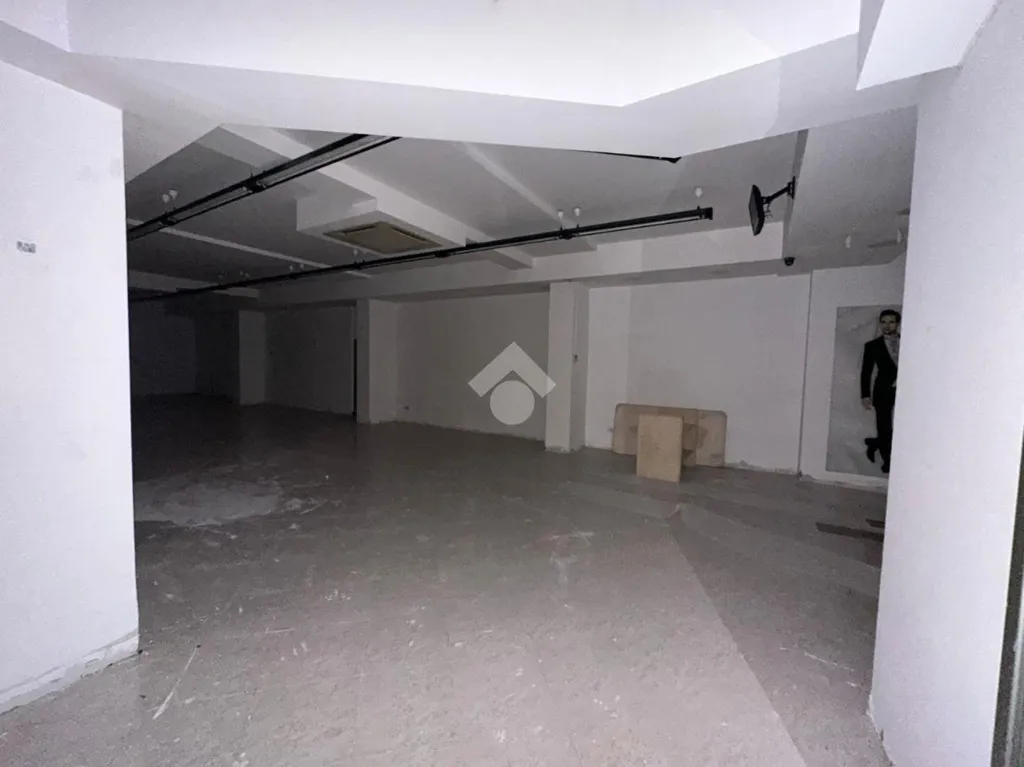 Rooms - Loft with Street Frontage in Avellino