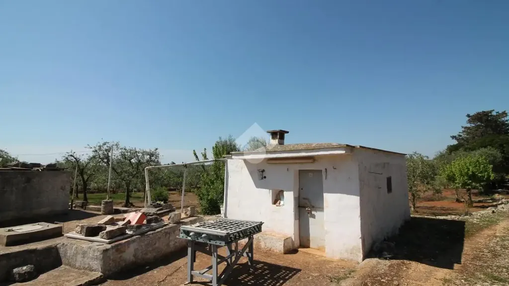 Rustic Cottage with Buildable Land near Ostuni