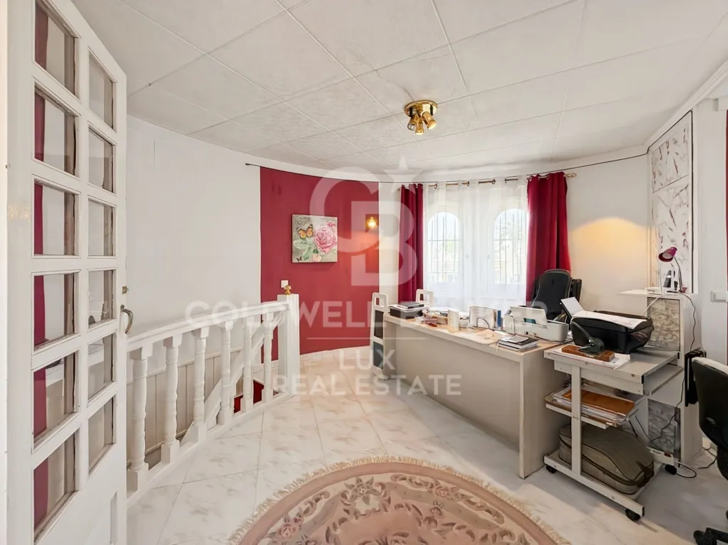 Bureau - Villa with Mooring in Empuriabrava