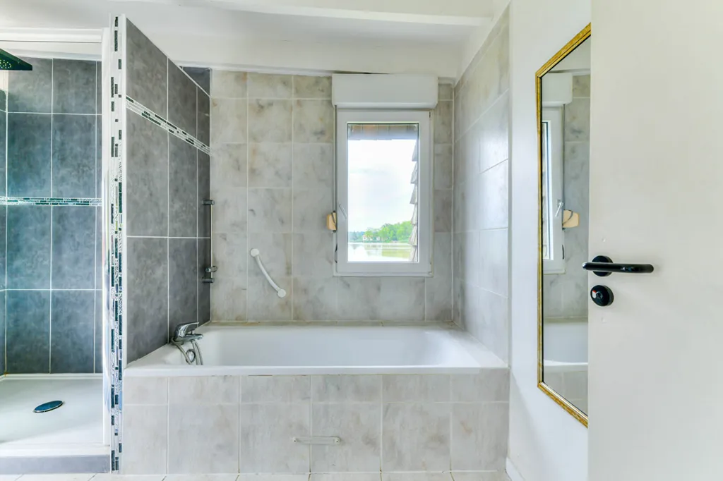 Bagni - Architectural Villa with River View in Lahonce