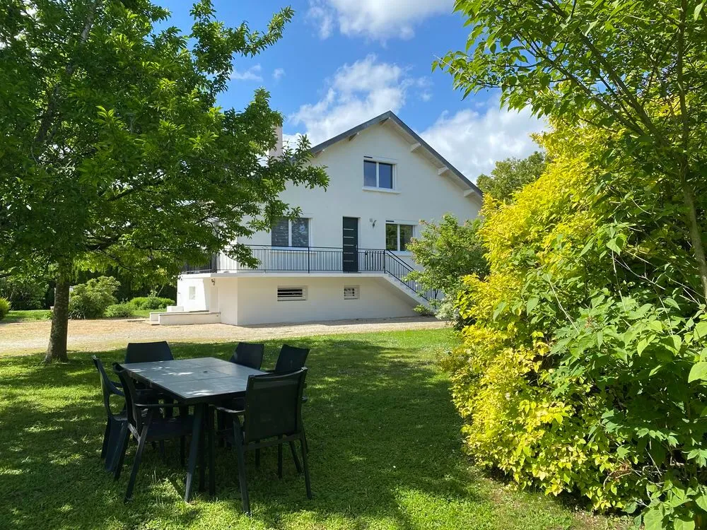 Jardin - Maison Rénovée avec Jardin à Dole