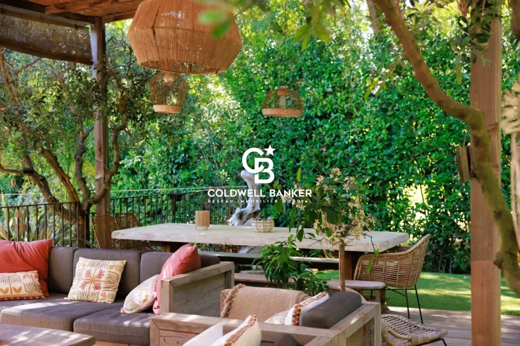 Terrasse - Villa Contemporaine avec Piscine à Saint-Paul-de-Vence