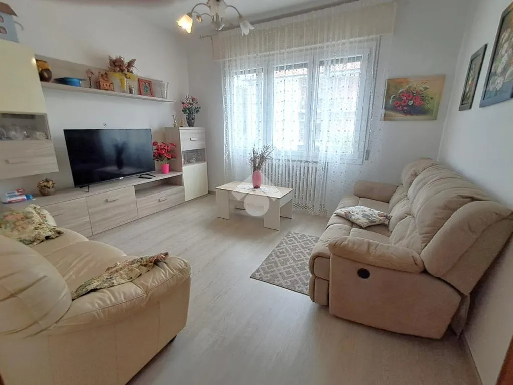 Séjour - 3-Bedroom Apartment with Balcony in Medicina