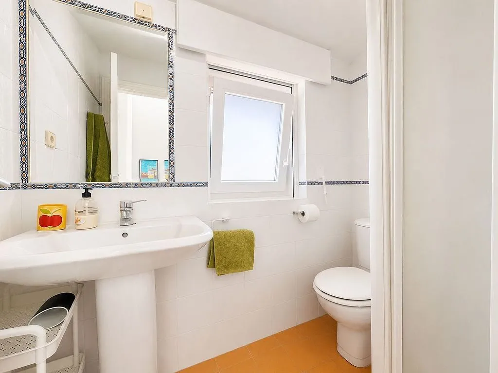 Bathrooms - Chalet with Terrace in Oleiros