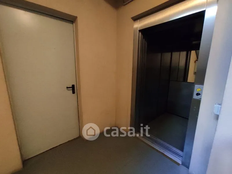 Entrée - Two-Level Apartment with Balcony in Bergamo