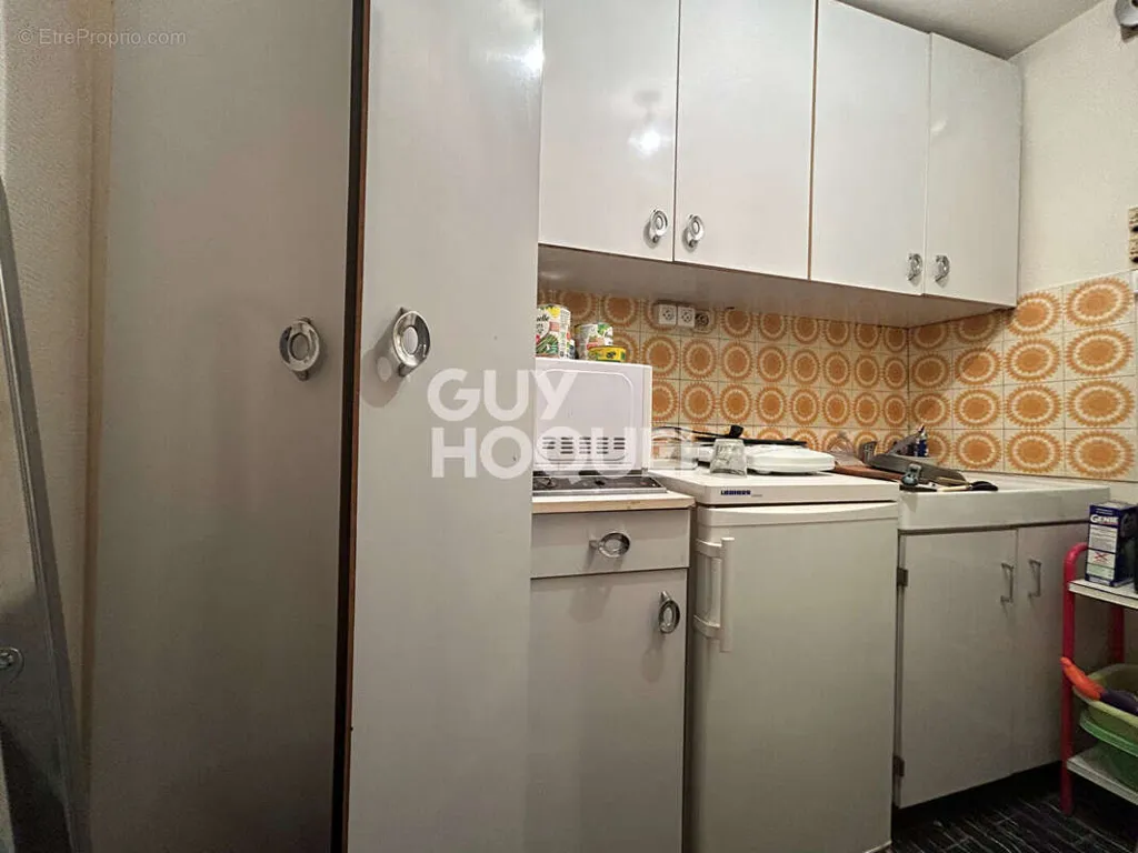 Cucina - Paris 6th Arrondissement Flat with High Ceilings