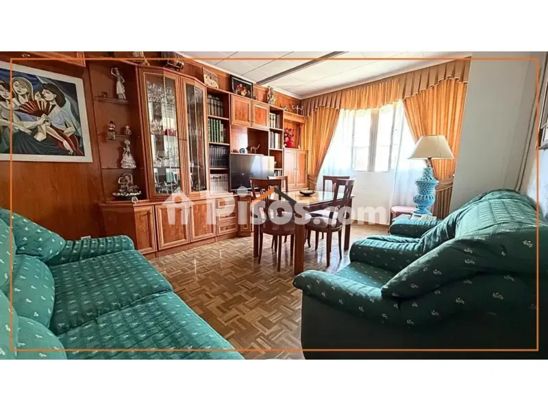 Soggiorno - Bright 3-Bedroom Flat with South View in Retiro