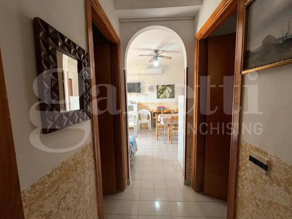 Entrée - 3-Bedroom Apartment with Balcony in Scalea