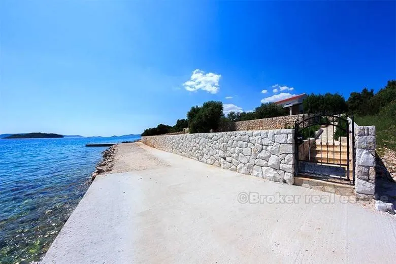 Terrazza - Contemporary Villa with Pool in Trogir