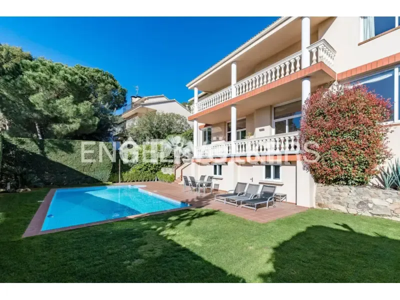 Bassein - Renovated Seafront House in Cabrils