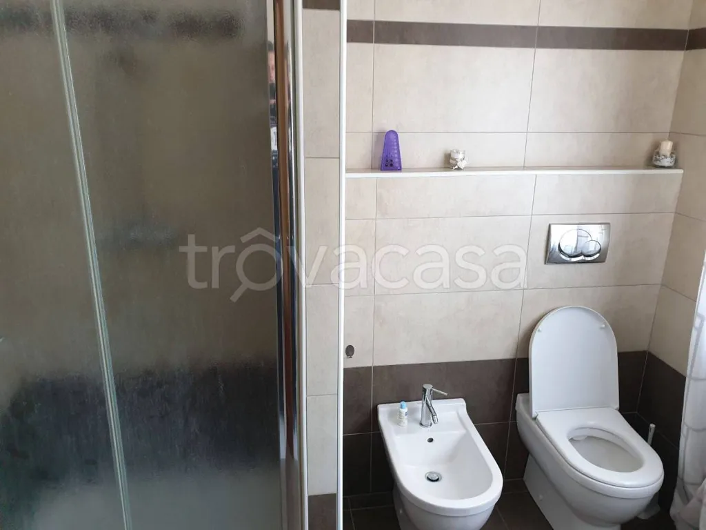 Salles de bain - Apartment with Double Aspect in Moncalieri