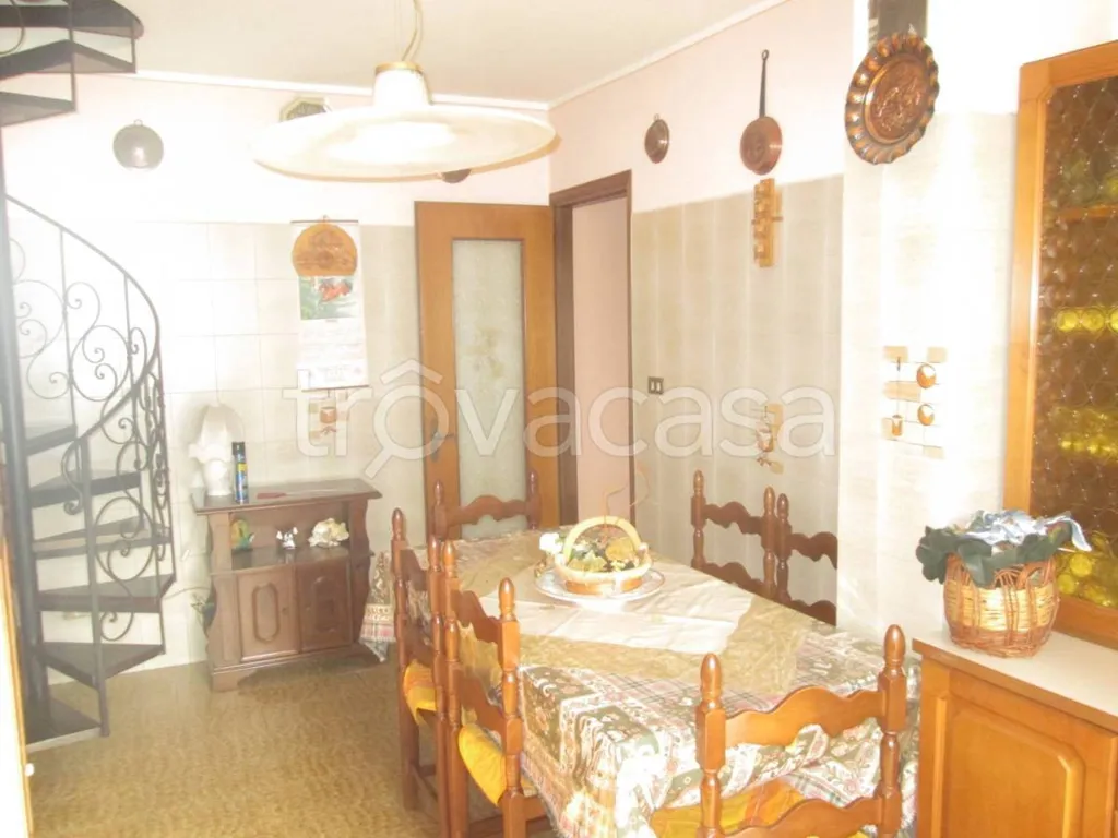 Söögituba - Rustic Villa with Private Garden in Villafranca Piemonte