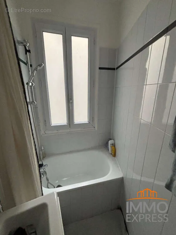 Salles de bain - Appartement 2 Pièces avec Ascenseur à Paris-5e