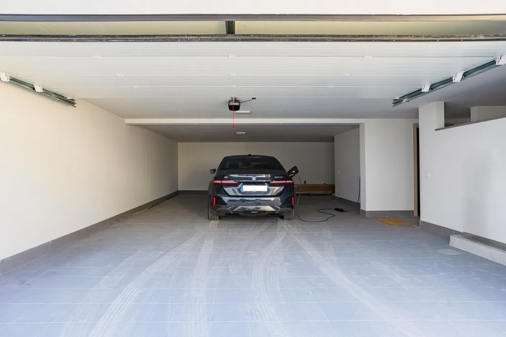 Garage - Modern Villa with Pool in Vilamoura