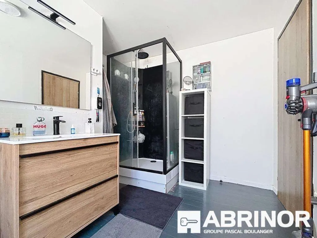 Salles de bain - Immeuble mixte avec commerce à Annoeullin