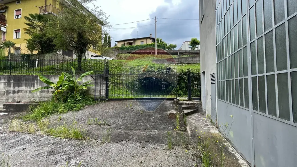 Välivaade - Multi-Level Apartment with Terrace in Caprino Bergamasco
