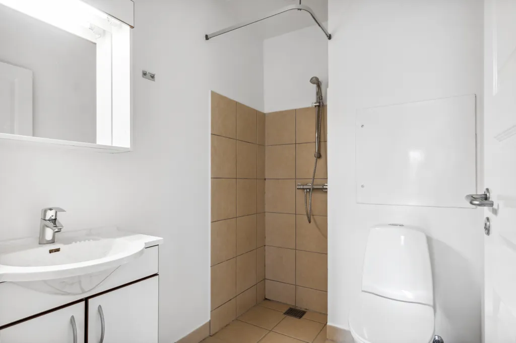 Bagni - Modern Flat with Balcony near Odense Harbour
