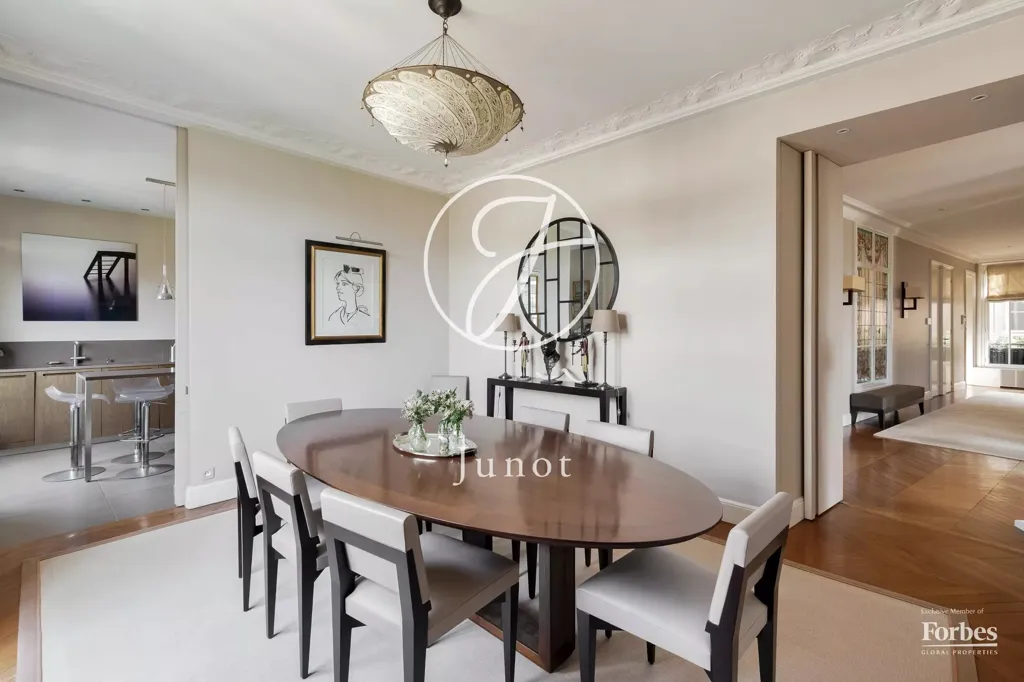Söögituba - Duplex with Eiffel Tower View in Paris 7th