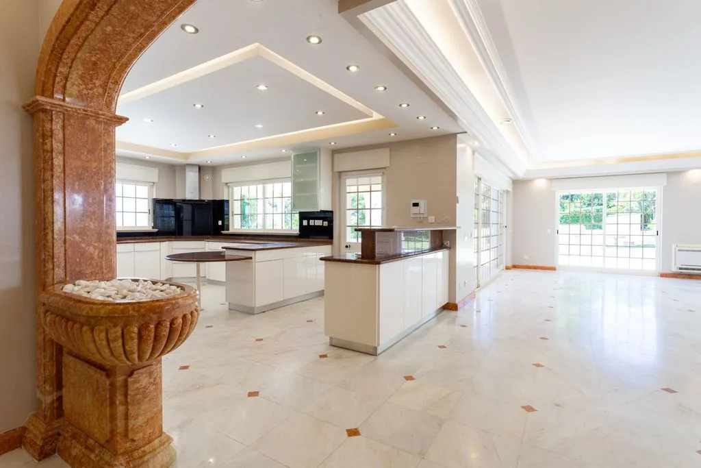 Kitchen - Luxury Villa with Pool in Rio de Mouro