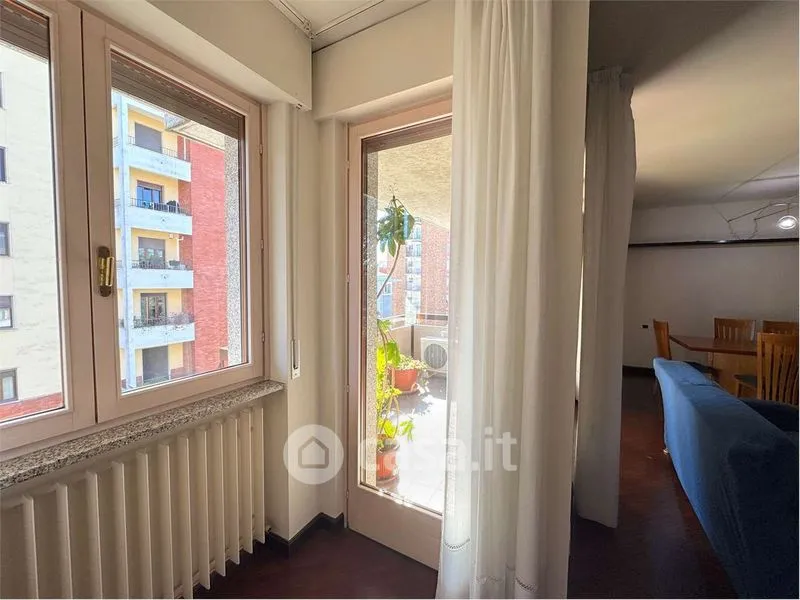 Elutuba - 4-Room Apartment with Balcony in Novara
