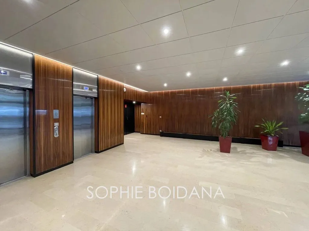 Esik - Luxury Apartment with Balcony in Paris 8th