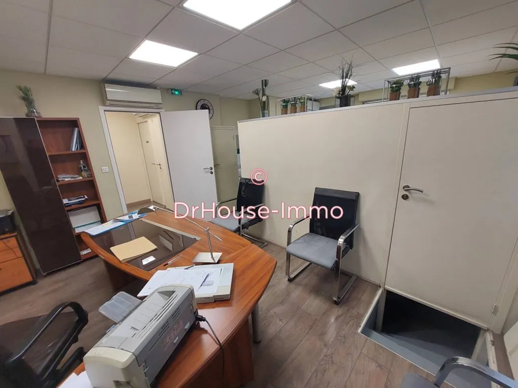 Office - Commercial Property with PMR Access in Aix-En-Provence
