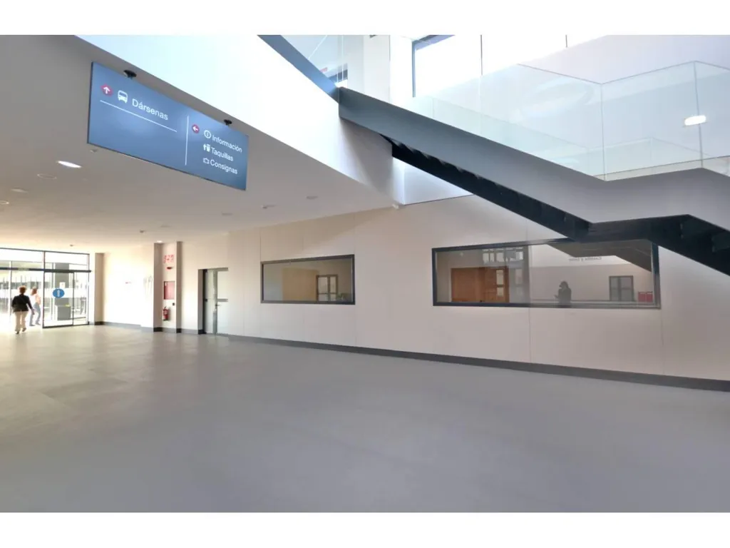 Ingresso - Modern Business Premises with Accessibility in Palencia