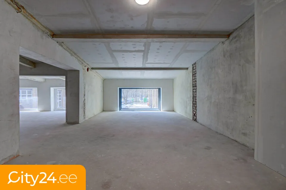 Toad - Warehouse/Shop Space with 3 Floors in VEF District