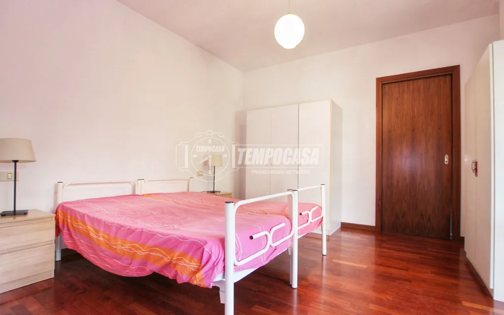 Bedrooms - Rustic 2-Bedroom Flat with Balcony in Ancona