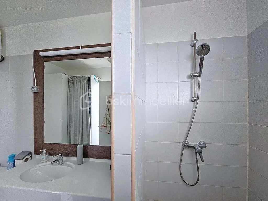 Bathrooms - Studio with Pool and Beach Access in Saint François