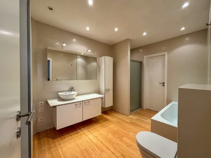 Salles de bain - Appartement Rénové 3 Chambres au Centre de Perwez