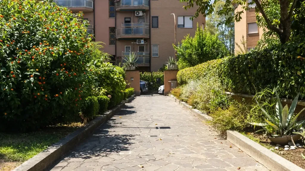 Välivaade - Three-Bedroom Apartment with Garden in Garbatella, Rome