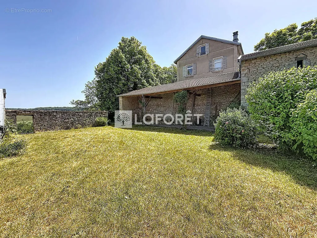 Aed - Historic Manor with Garden in Bourmont