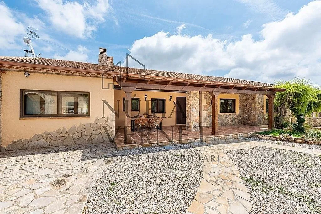 Välivaade - Chalet with Pool and Terrace in Botarell