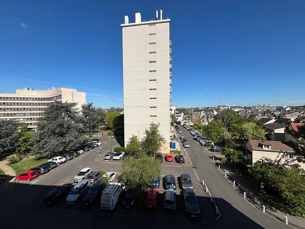 Exterior - Spacious 1-Bed Flat with Parking in Quiet Area